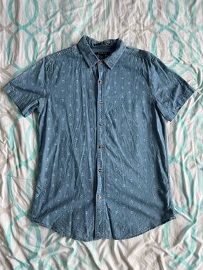Forever 21 Short-Sleeve Chambray Button-Down Shirt in Light Blue & Anchor Print